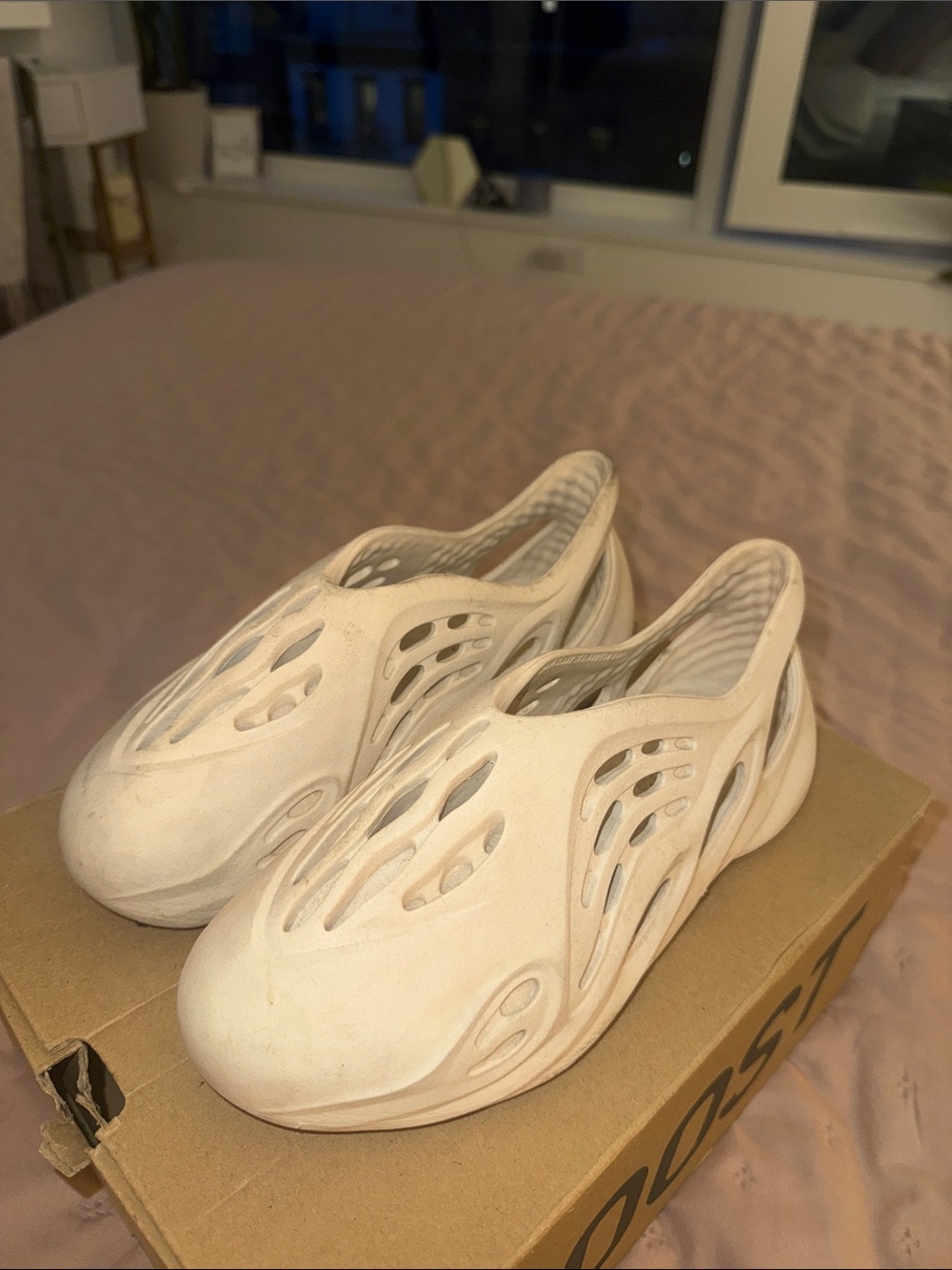 Yezzy foam runner 
Kids size 3, women’s size 6